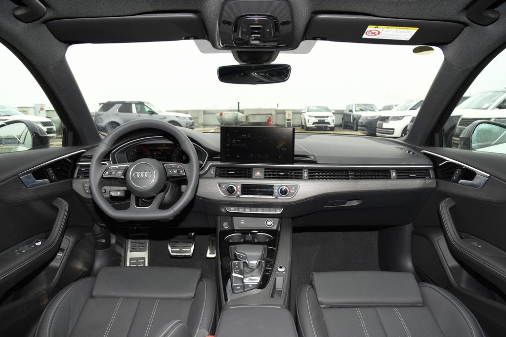 年轻人不错的选择全新奥迪a4l,同级别性价比最高的全新奥迪a4l