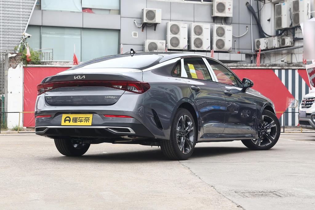 起亚k5适合家用吗,实用油耗低毛病少的家用车