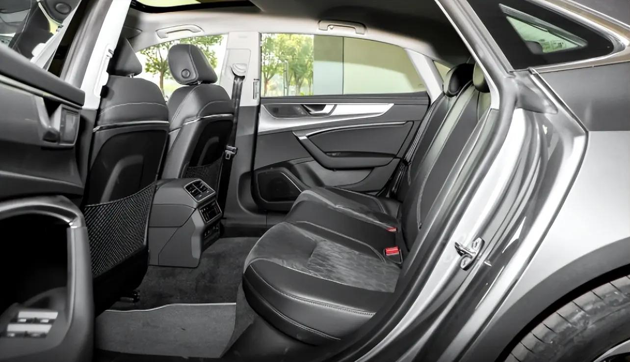 奥迪a7和奔驰e300l哪个好,四驱奥迪a7l