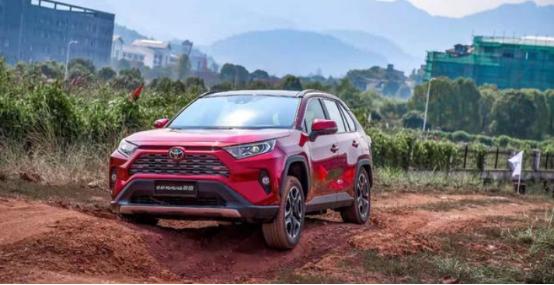 2011年丰田rav4荣放2.4现在值多少钱,2011年丰田rav4荣放二手车2.0油耗