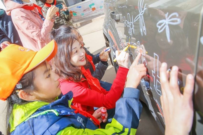 八年爱心公益路,捷豹路虎百年辉煌