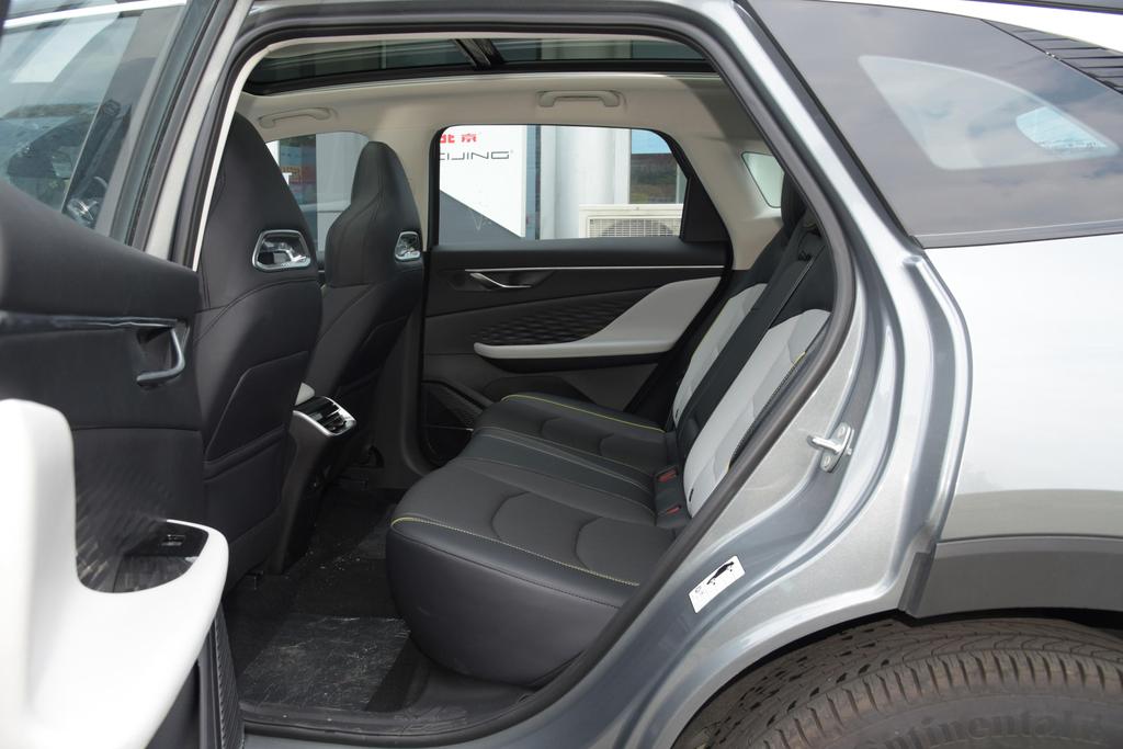 国产北汽魔方,一台新潮燃油车静态体验北汽魔方