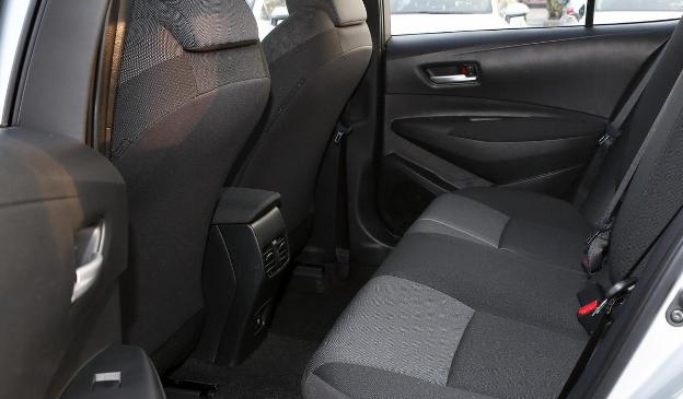 雷凌混动豪华外观,2018款丰田雷凌外观