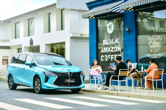 一家人一起出行的车,一家人一起兜风