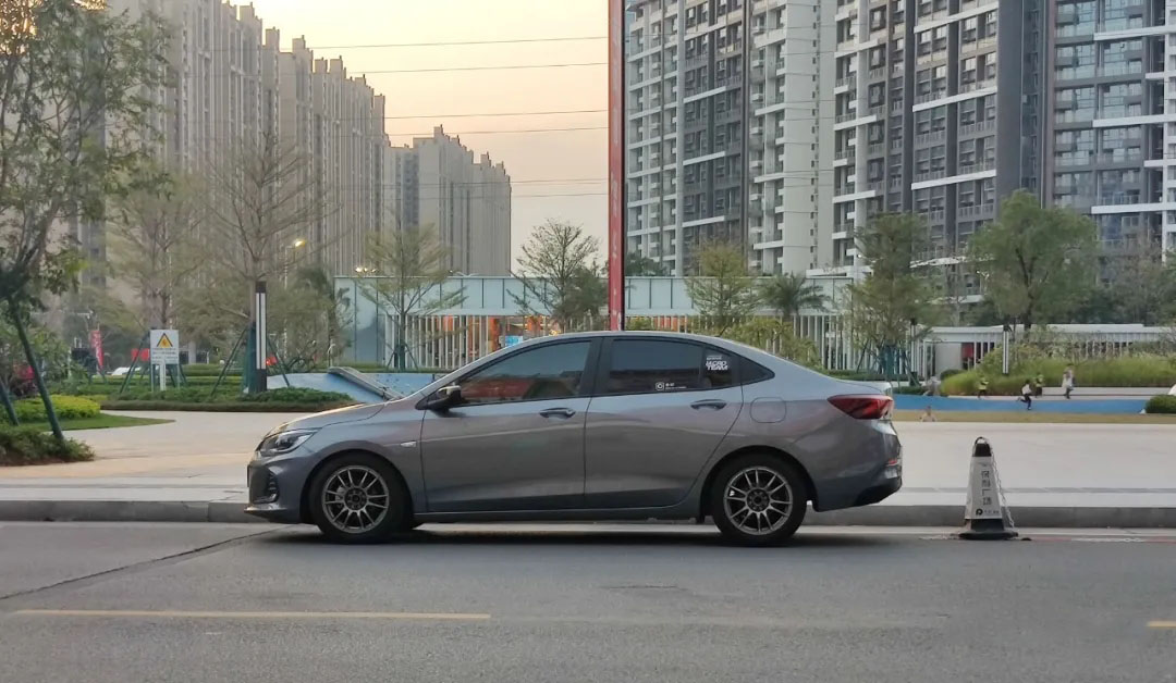 雪佛兰新款科沃兹爆改,雪佛兰科沃兹老款改中控