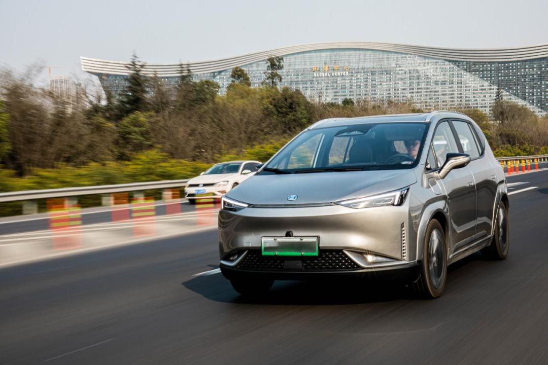 合创z03对比aiony如何选择,合创z03和aiony有什么区别