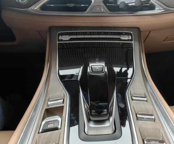 蓝电e5混动最低配评测,蓝电e5高速试驾评测