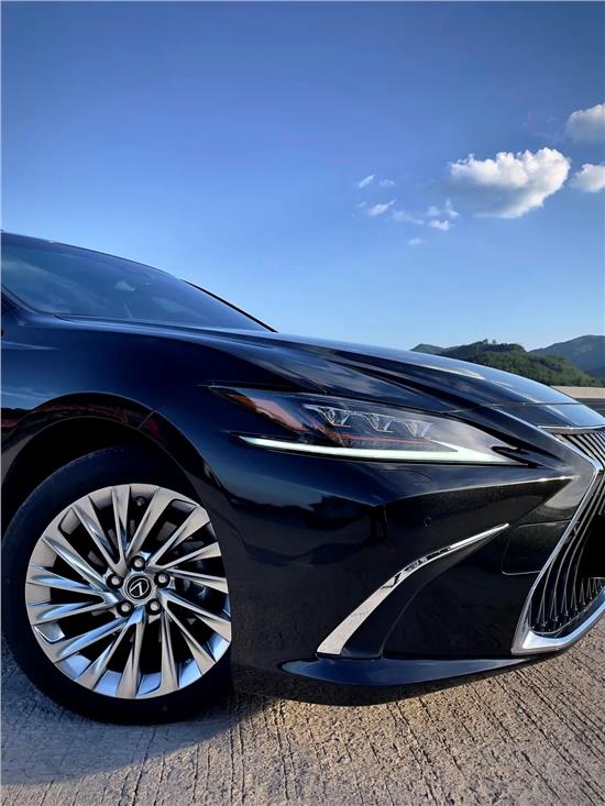 20年es300h行政版黑色,es300h第六代和第七代区别