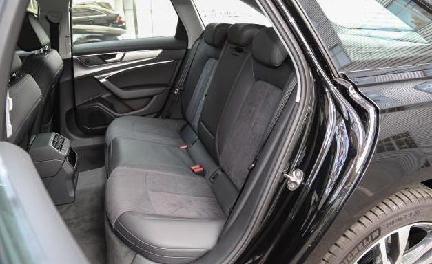 奥迪a6详细讲解内饰,新款奥迪a6空调屏按键解读