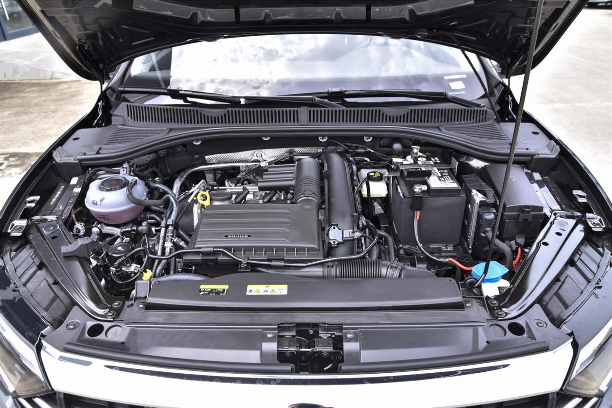 大众速腾280tsi超越版驾驶,大众速腾280tsidsg卓越版