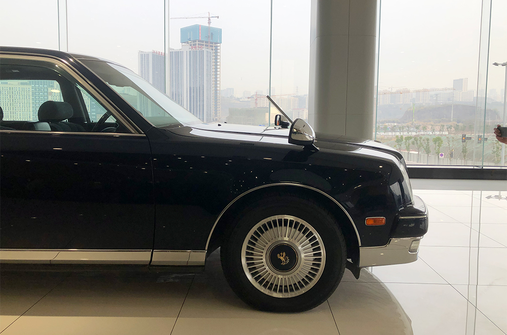 手工打造金凤凰为标！实拍日本皇族*用御**座驾第二代丰田世纪