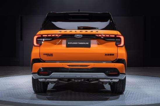 福特探险者昆仑巅峰版vs路虎卫士,福特探险者昆仑版2024款落地价