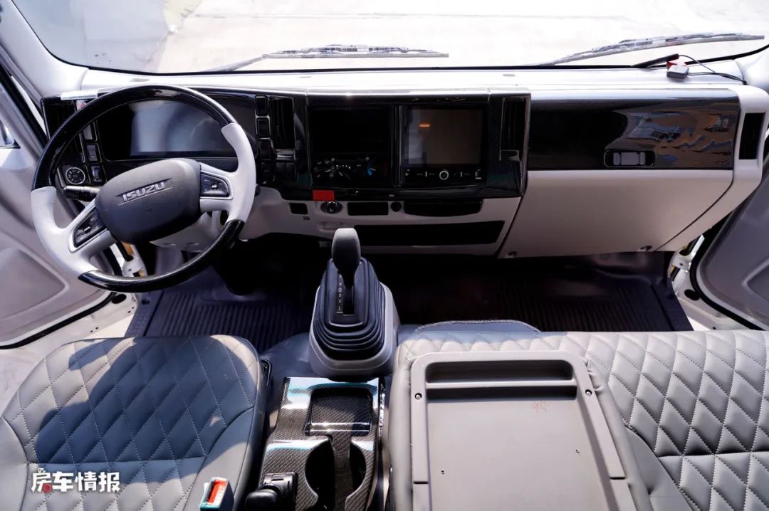 全球最帅的五十铃四驱轻卡房车,五十铃单排6座最顶级硬顶房车