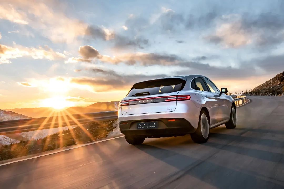 车辆无线充电怎么用,华创汽车无线充电故障