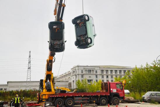 宏光mini和qq冰淇淋哪款值得入手,qq冰淇淋和宏光minie最高配对比