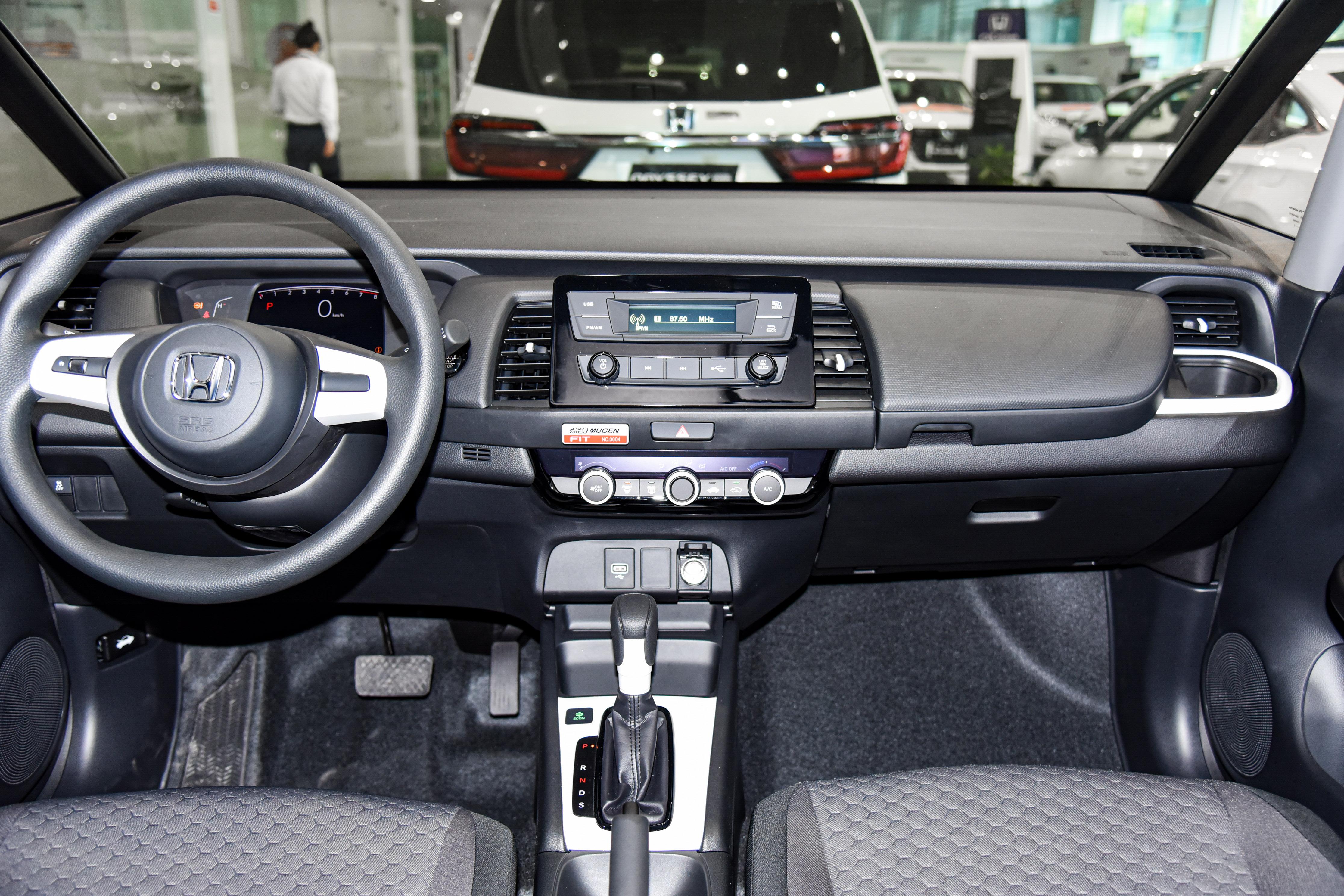 运动大尾翼+专属内饰，“原厂改装”飞度無限MUGEN版即将上市