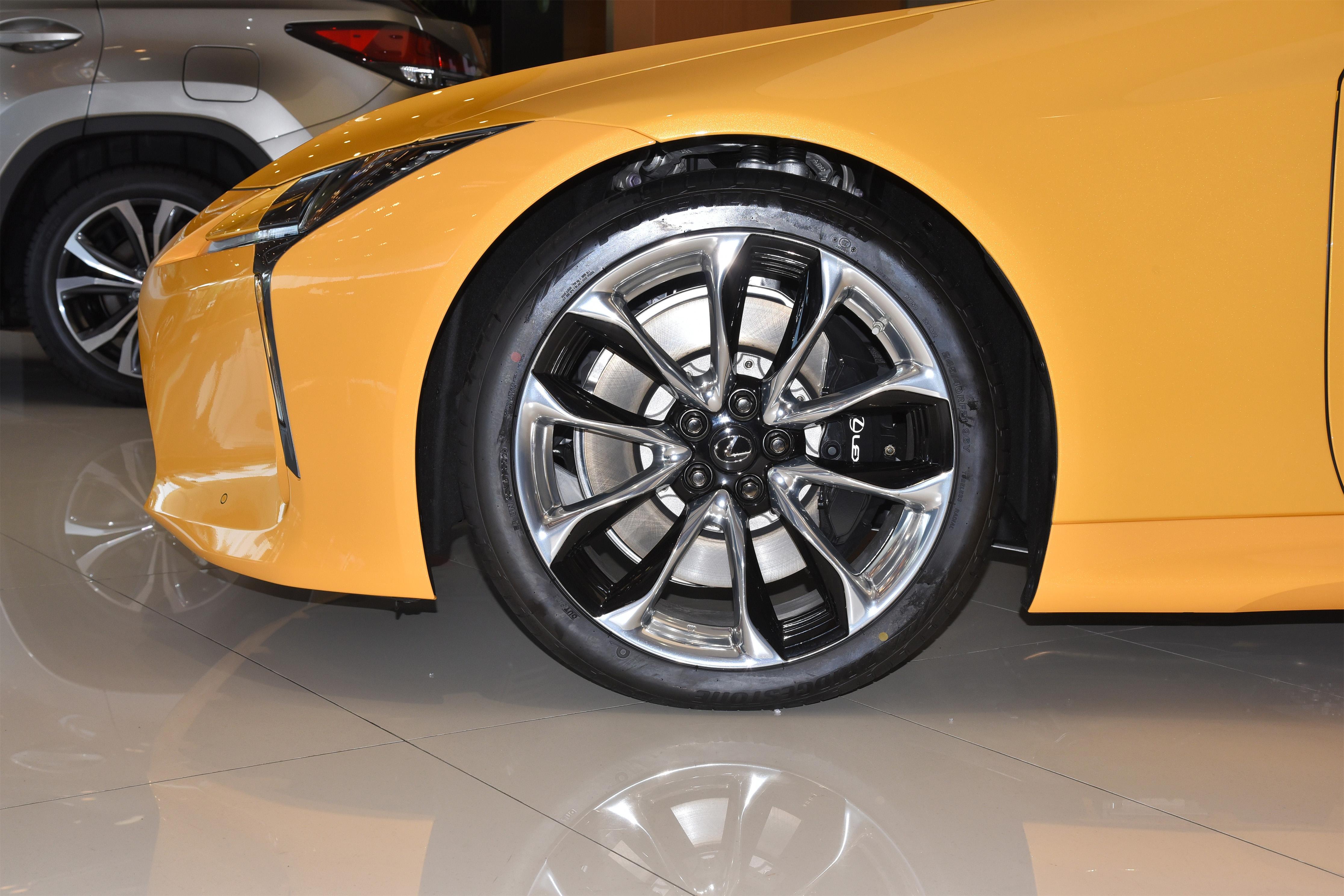 2021款雷克萨斯lc跑车,lc300兰德酷路泽vs雷克萨斯lx570