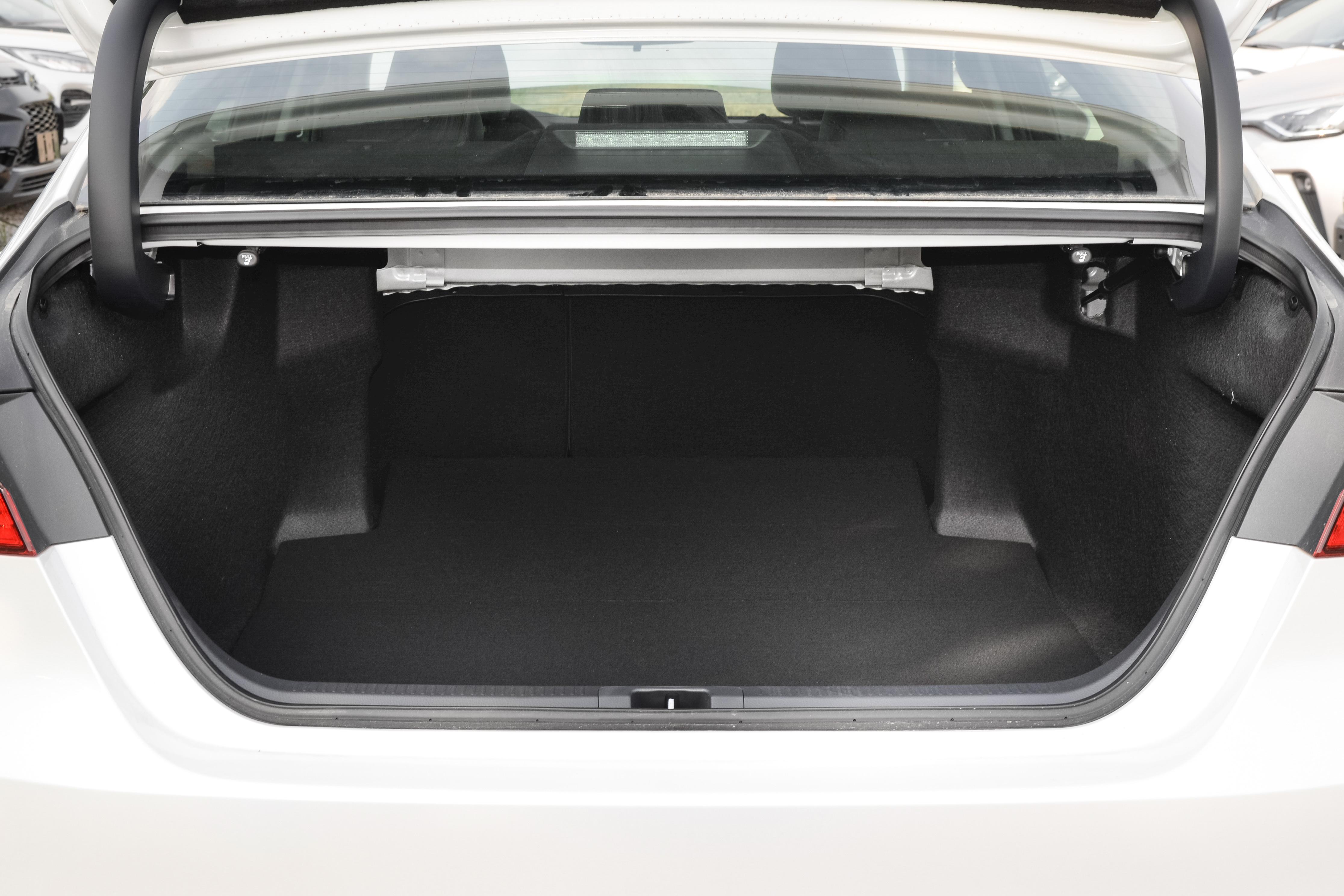 丰田凯美瑞2.5混动入门版测试,新丰田凯美瑞2.5升混动版到店实拍