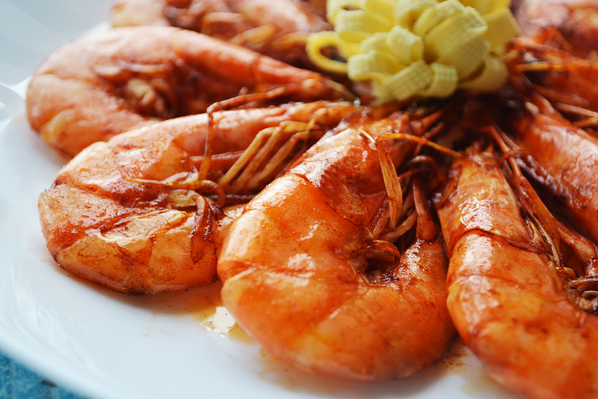 红亮润泽油焖大虾怎么样,油焖大虾这样做色泽红亮太好吃了