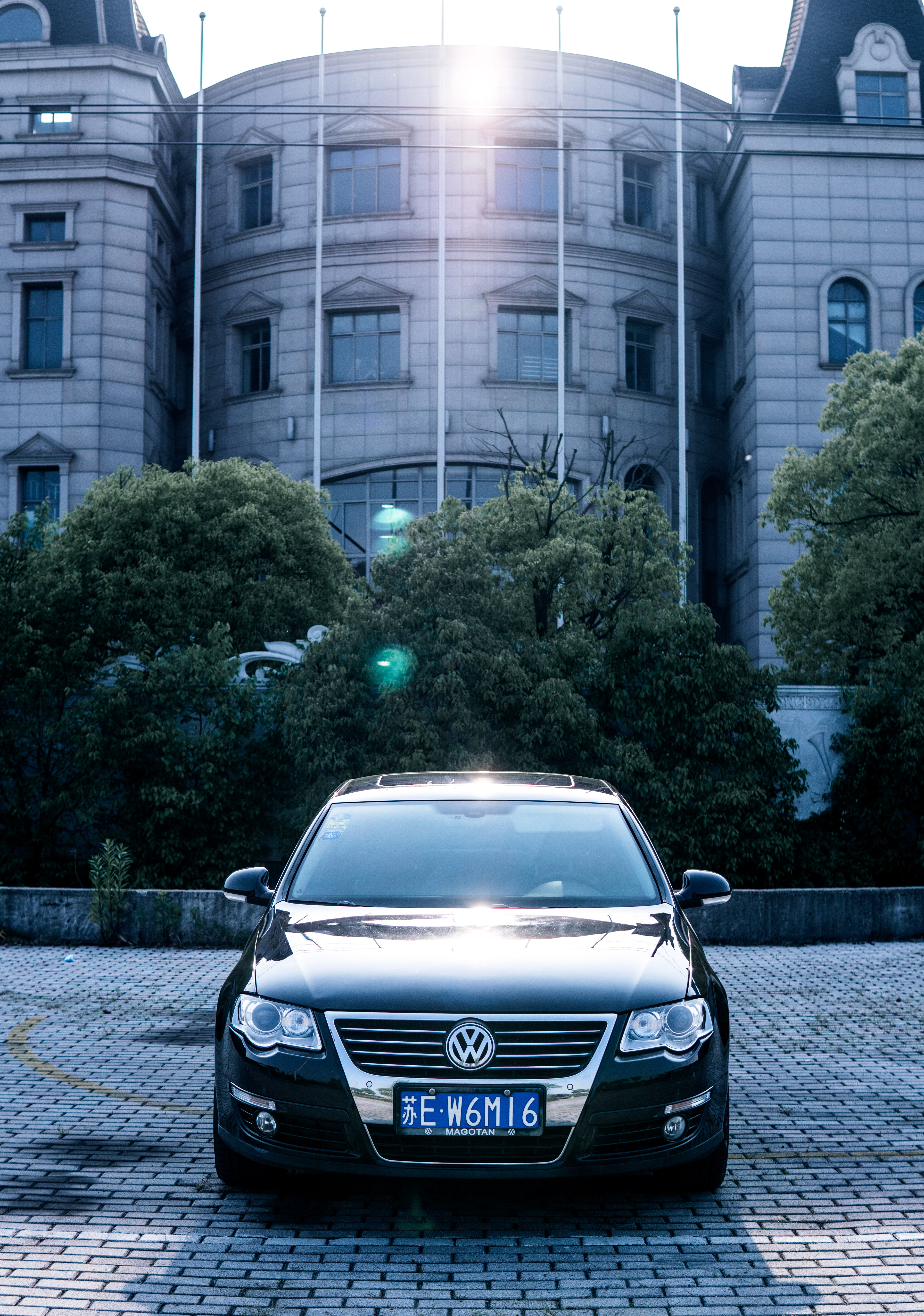 开着曾经的最美大众探寻废弃城堡，如今B6迈腾还值得购买吗？