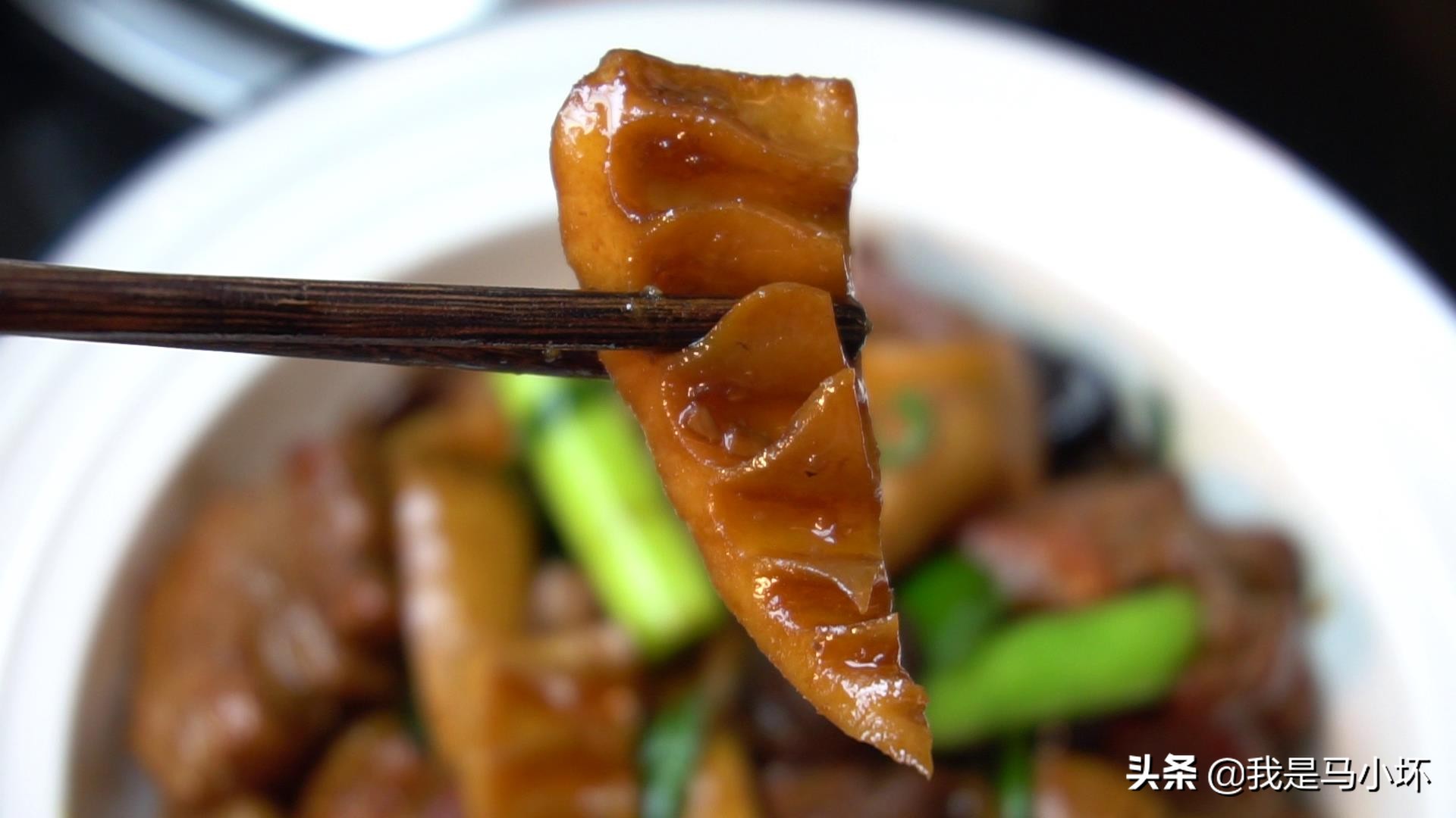 客家人最爱春笋这做法，咸香开胃好下饭，出锅拌汁都能吃3碗饭