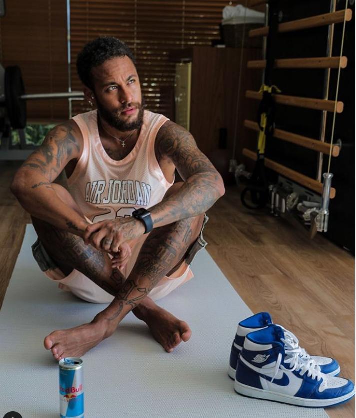 内马尔致敬科比现场解说,内马尔致敬科比高级感视频