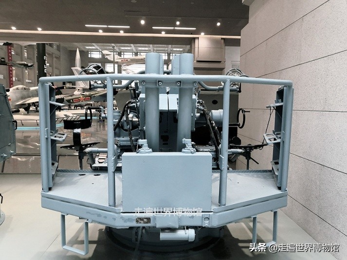 现代军舰装备舰炮,军事博物馆导弹展览品