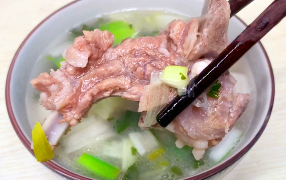 炖羊肉胡萝卜焯水好还是不焯水好,炖羊肉焯水的正确方法