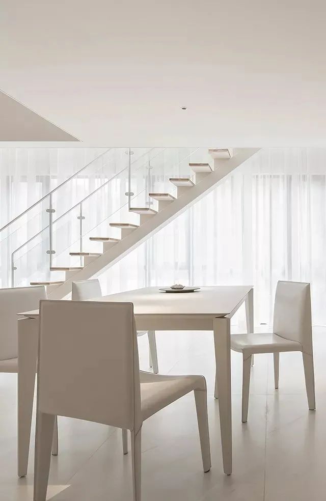 极简小户型装修25方复式,极简风格小复式