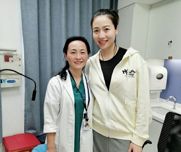 魏秋月和袁灵犀照片,中国女排队长魏秋月婚礼花絮