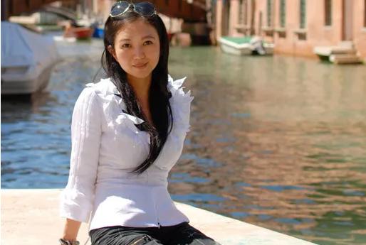 龙洋董卿主持的诗词大会谁更好,董卿龙洋春晚开场白