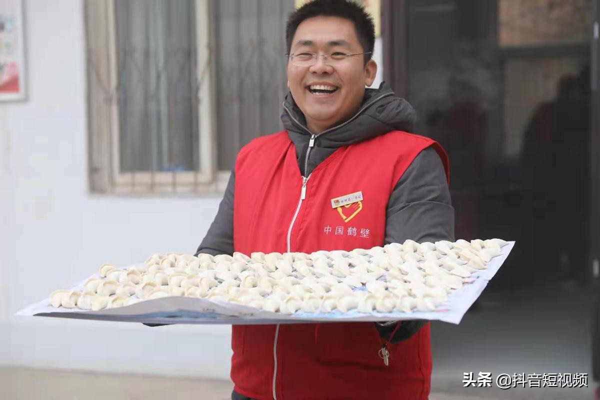 村干部“不务正业”拍抖音，却被粉丝打钱！好，来二斤村里的粉条