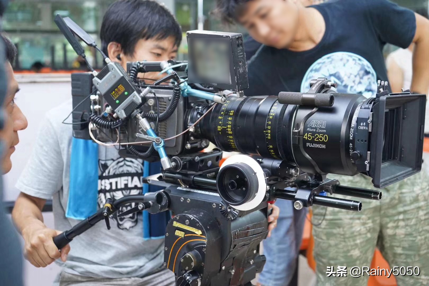 在剧组干木工工作是一种什么体验,在剧组里面工作辛苦吗