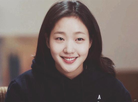 谭松韵是塌鼻子吗,谭松韵鼻子塌吗