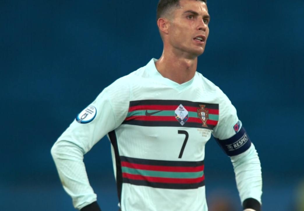 卫冕冠军悄离场，欧洲红魔展雄风，C罗无奈目送比利时晋级