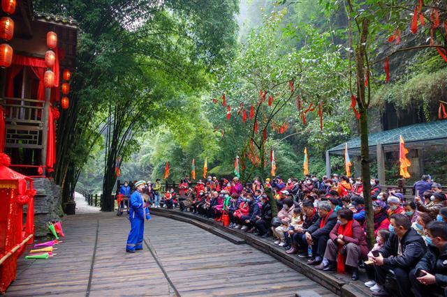 三峡游轮上水下水哪个好玩,三峡游轮上水和下水哪个好