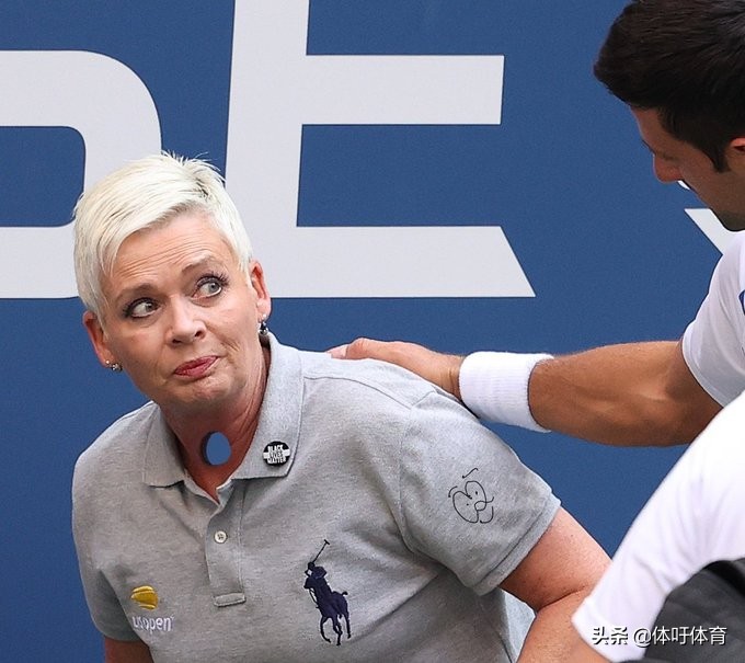 球迷谩骂被小德误伤的女司线小德场上发泄成惯例曾被名宿警告