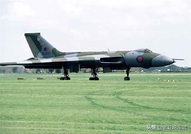 英国轰炸机v型,英国3v轰炸机