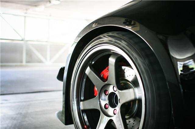 汽车轮胎上沿起皮,汽车轮胎表面起皮用什么胶