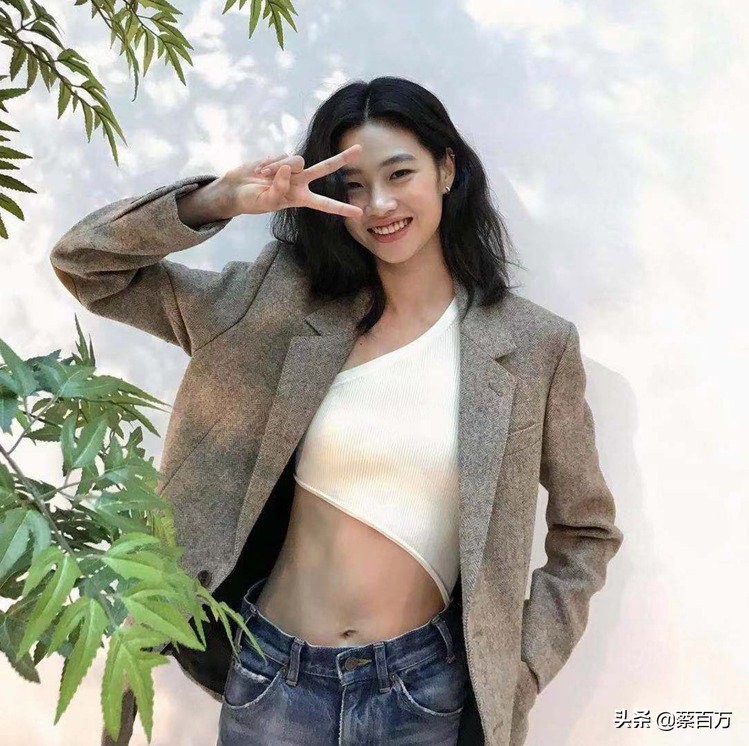 韩国小姐姐穿裙子露脐装,韩国小姐姐露肩