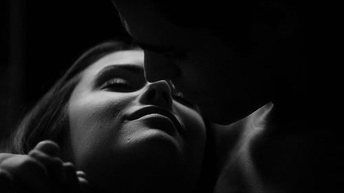 接吻尴尬吗,接吻尴尬场面