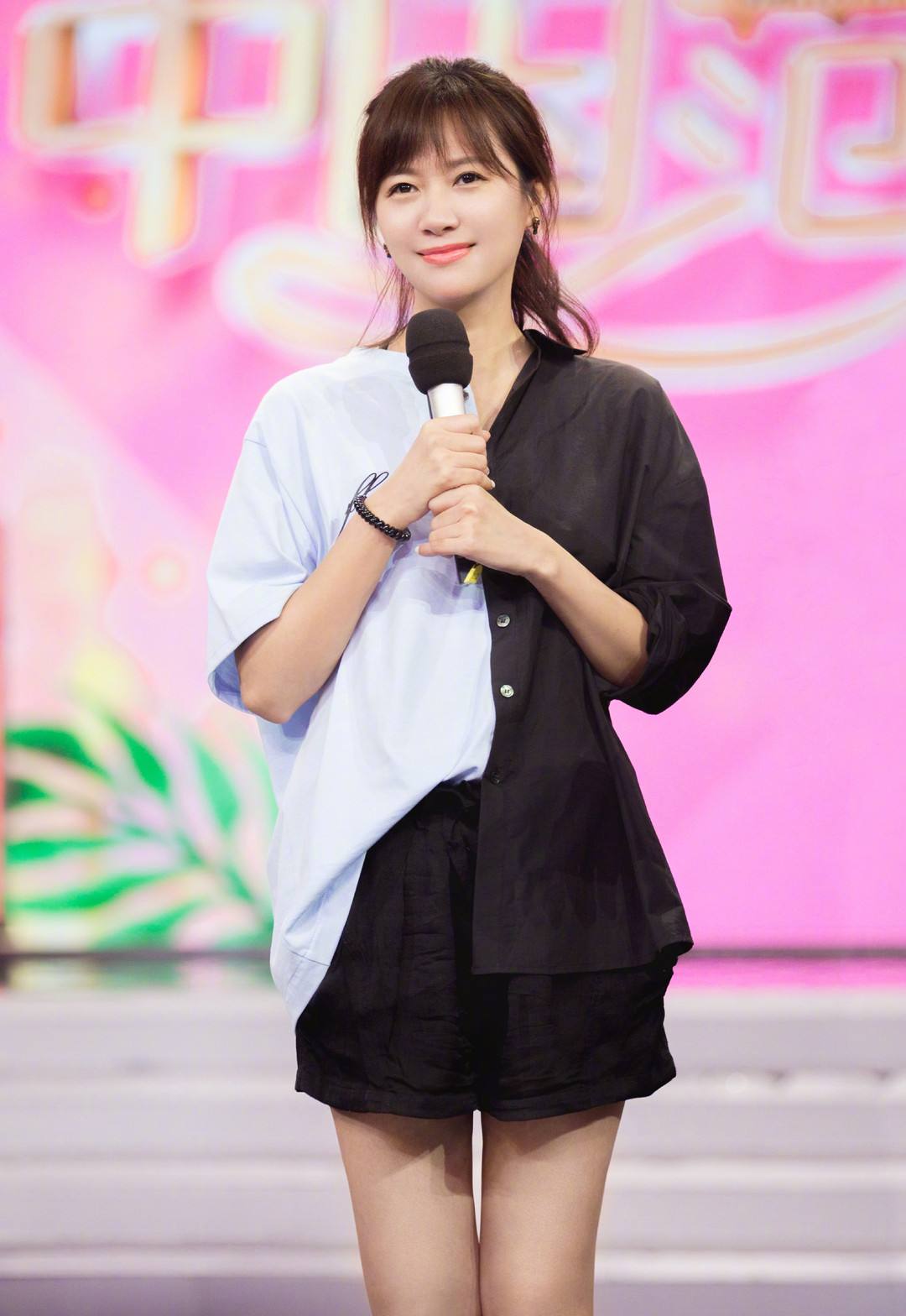 40岁女人穿不显胖的裙子,40岁徐静蕾穿衣搭配