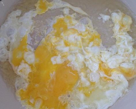 西红柿火腿鸡蛋饼做法儿童早餐,早餐就吃它10分钟搞定香甜酥脆