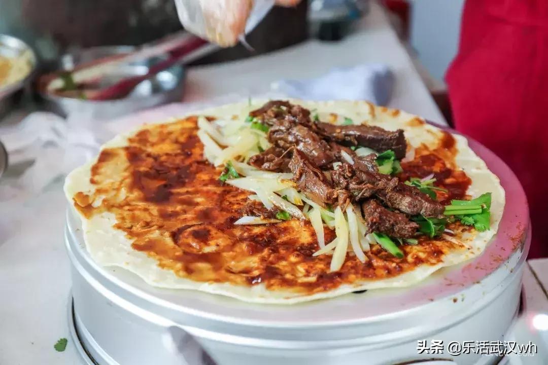 水塔街羊肉串卷饼,武汉江汉路水塔街卷饼