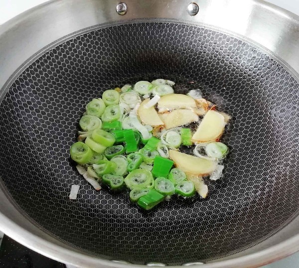 鱼煮的不鲜嫩，盐是罪魁祸首，而且最关键的步骤很多人都不会