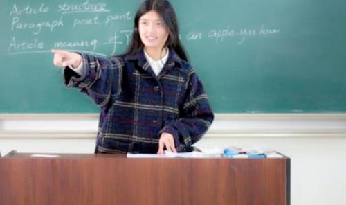 爸爸姓房女儿取名老师不敢叫,房姓给孩子取名字