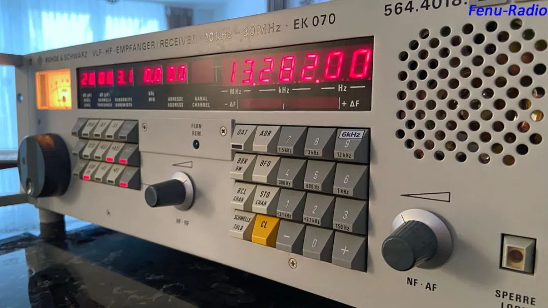 令人垂涎的模块化设计|重达23公斤罗德施瓦茨商用级接收器EK070