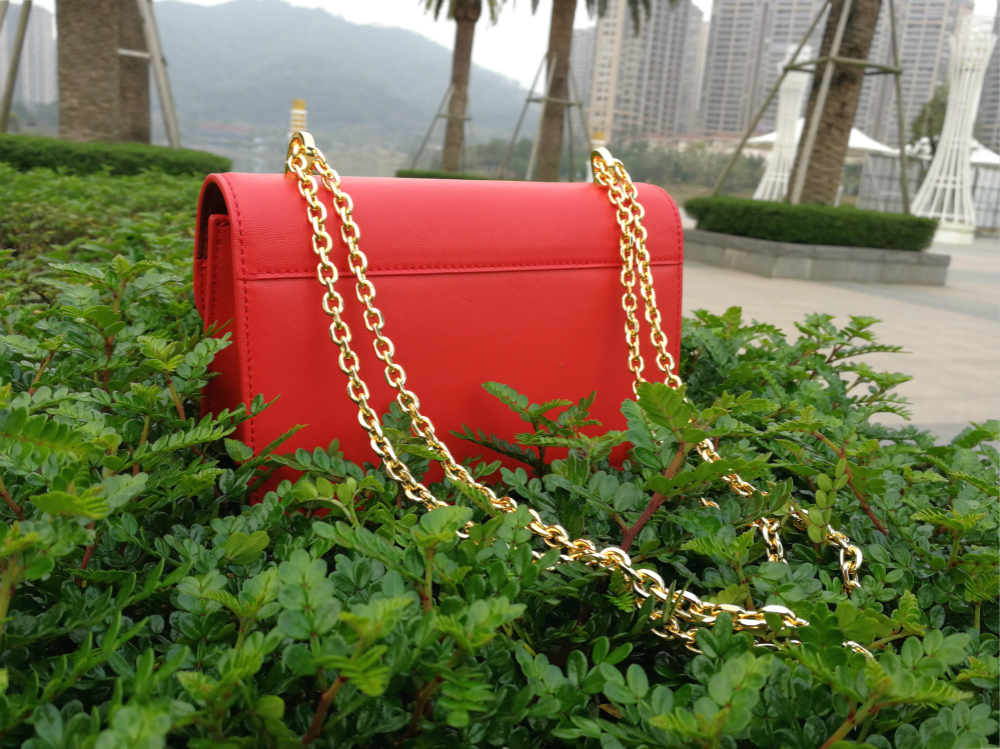 走心推荐迪桑娜轻奢女包,迪桑娜女包和mk哪个更上档次