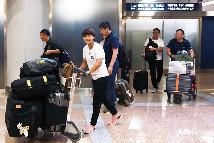 女足采访偶像,中国女足王霜最近视频采访