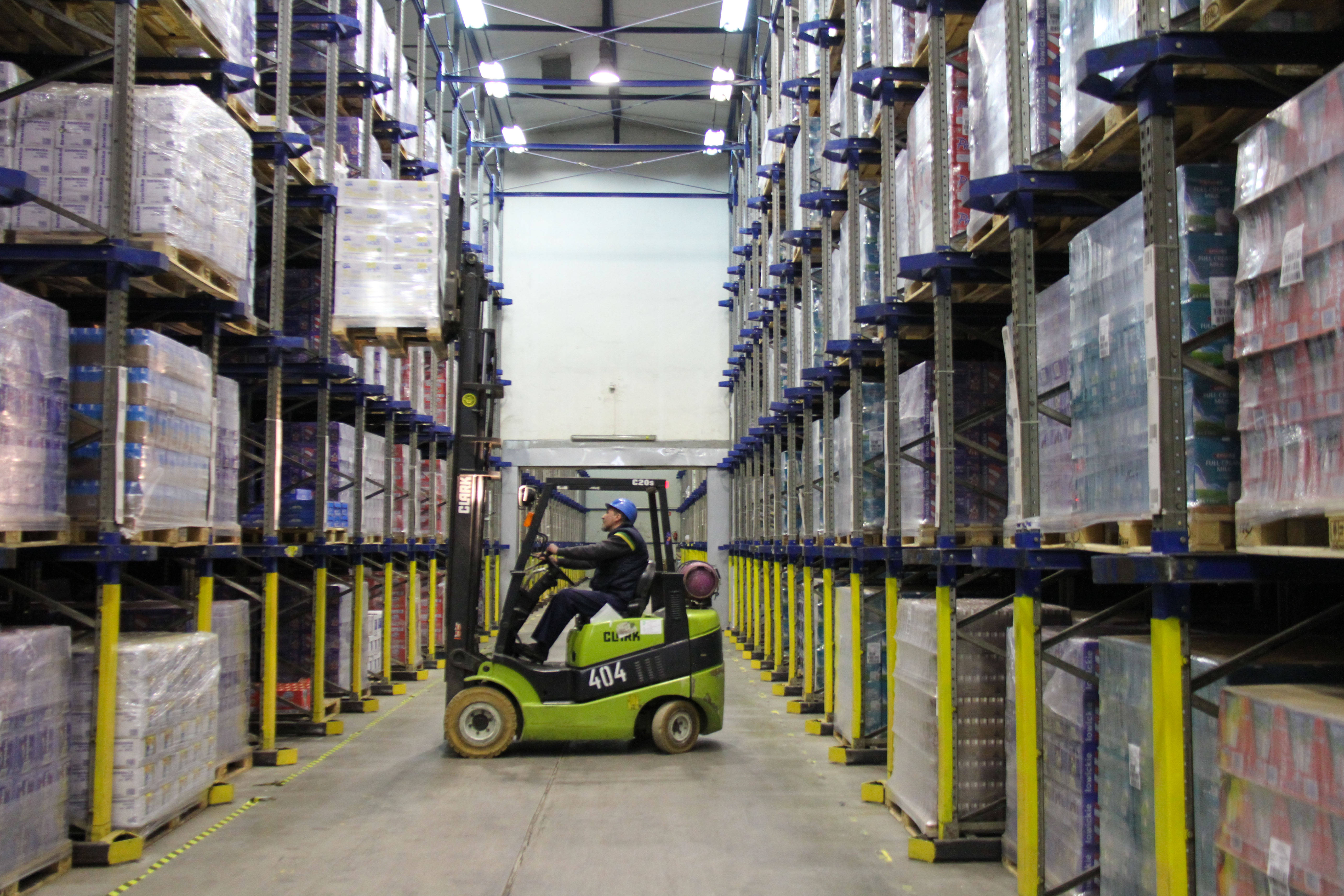 同样一箱牛奶,网上卖40,实体店卖80?内行人为你揭开内幕